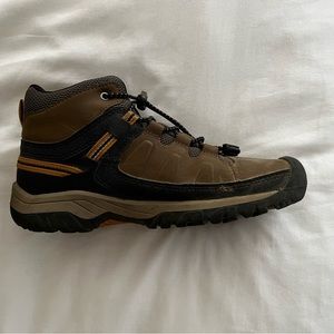 Boys Keen hiking boots